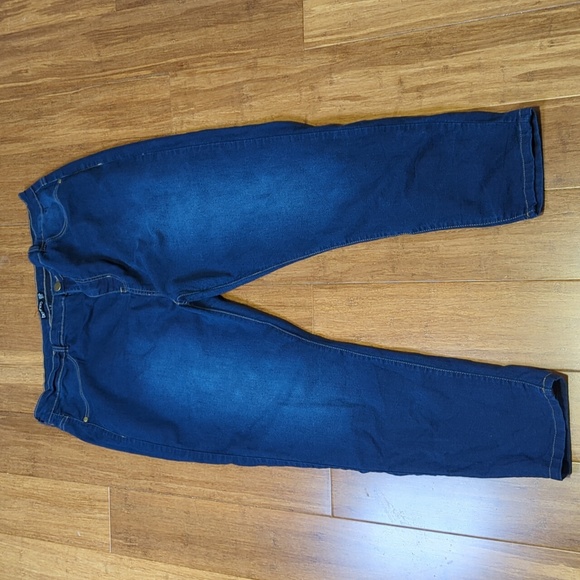 Boohoo Plus Size Dark Wash Jeans - Picture 1 of 9